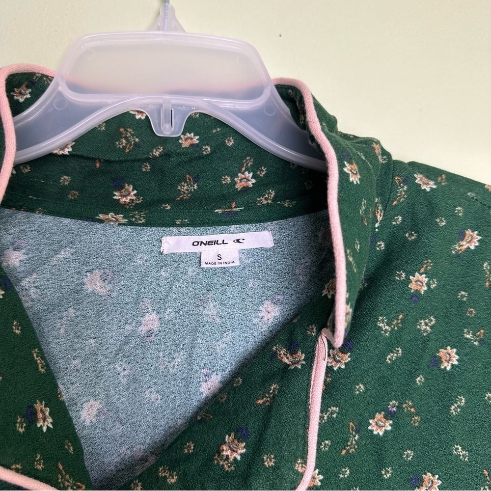 O'Neill Green Pink Floral Button Down Sleep Shirt NWT Women's Size Small - Picture 5 of 9